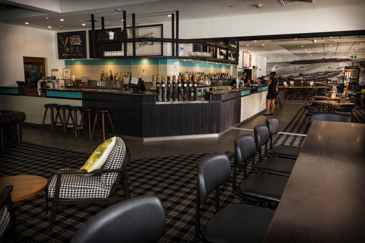 Coolangatta Sands Hotel Bagian luar foto